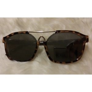 Tortoise Shell Frame Sunglasses